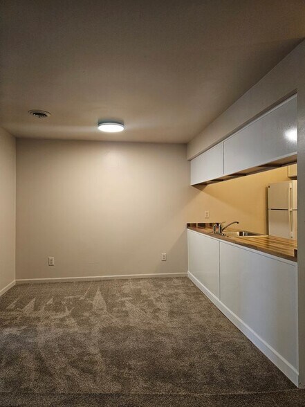 Building Photo - 29936 Utica Rd