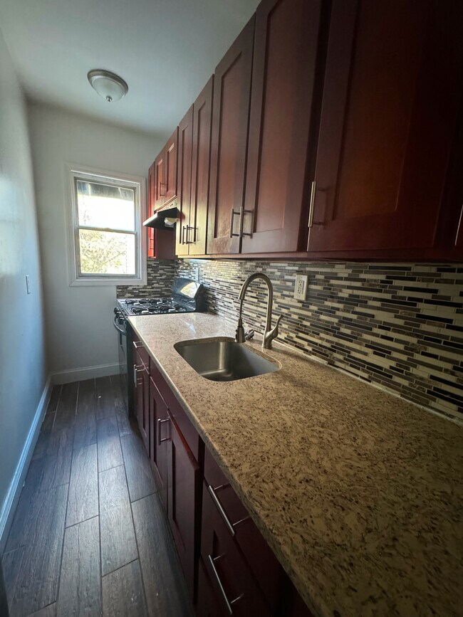 kitchen - 1336 Chisholm St