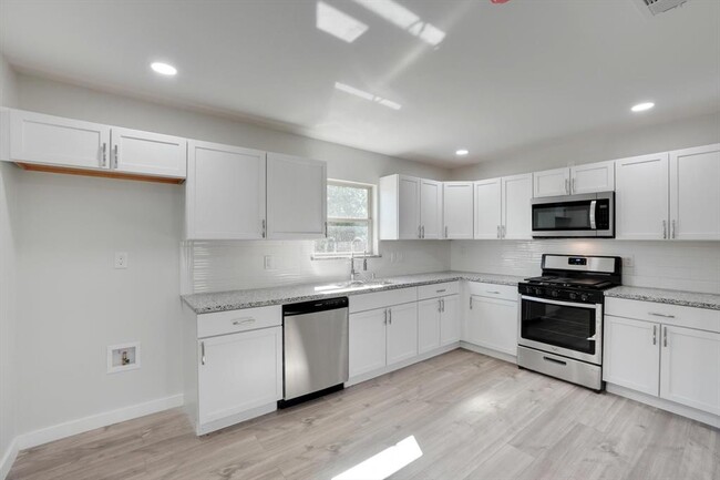 Building Photo - 1032 Hoke Smith Dr