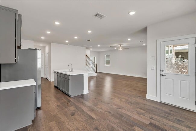 Building Photo - 15607 Ellinger Dr