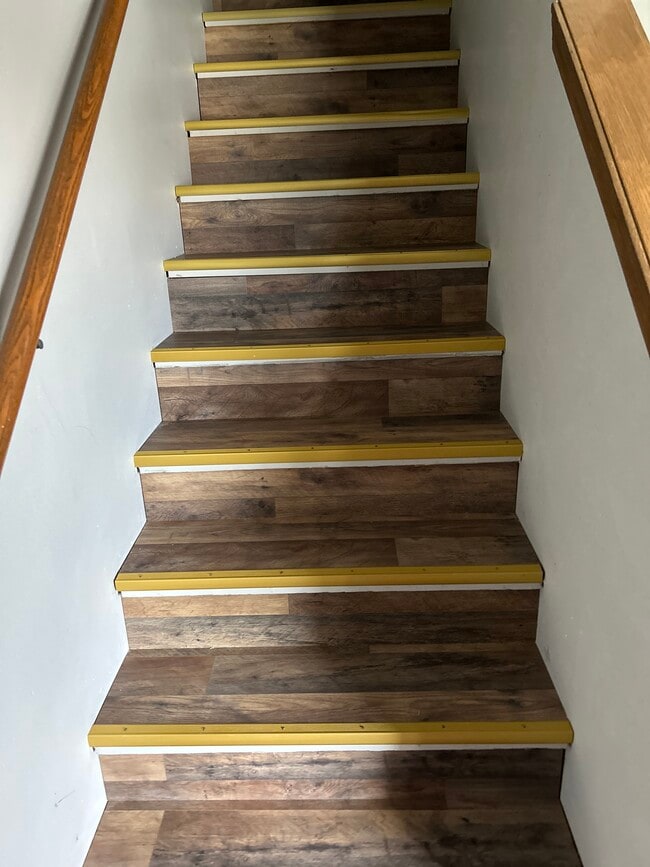 Building Photo - 425 E Monroe Ave