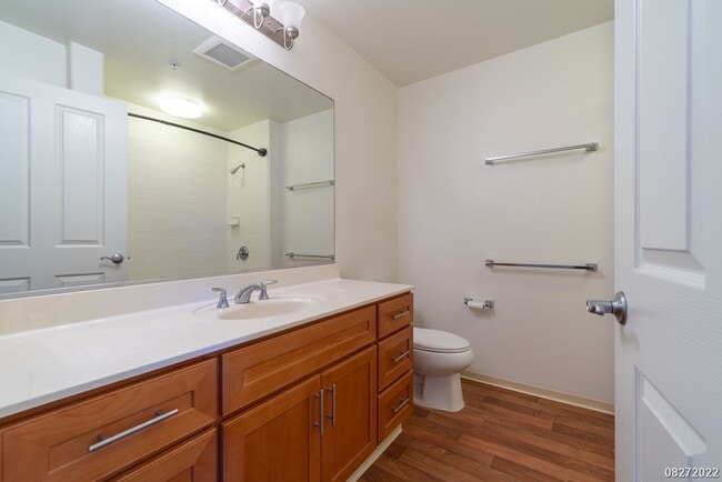 Building Photo - 1BR 1 BA with 2 ASSIGNED PARKING STALLS & ...