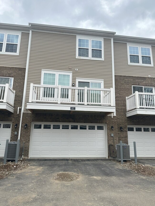 Building Photo - 907 Jenkins Ct