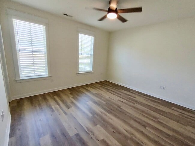 Building Photo - LUXURIOUS HIGH-END 2-story townhome in Market Common - walk to everything!