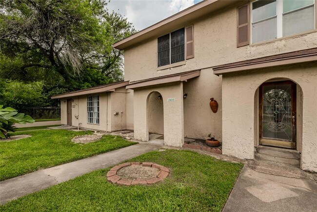 Building Photo - 1803 Country Village Blvd