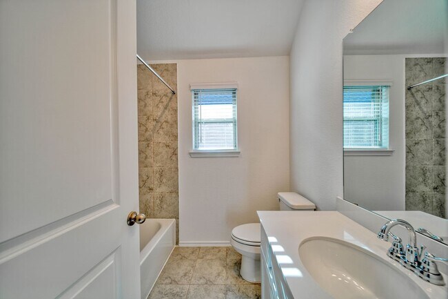 Building Photo - 2334 Honeyberry Shrub Dr