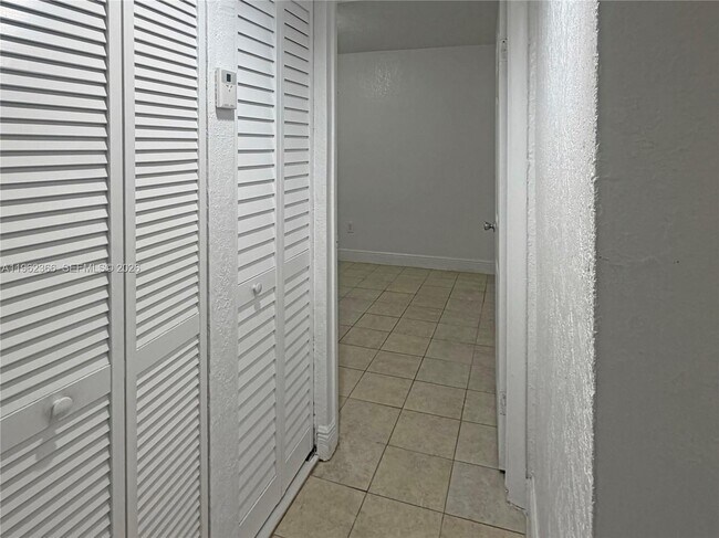 Building Photo - 1245 W 24th St