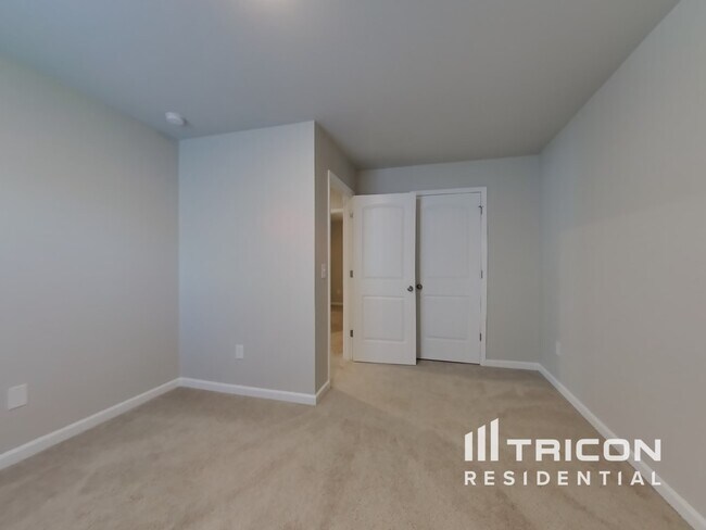 Building Photo - 52 Carriage Hls Dr SE