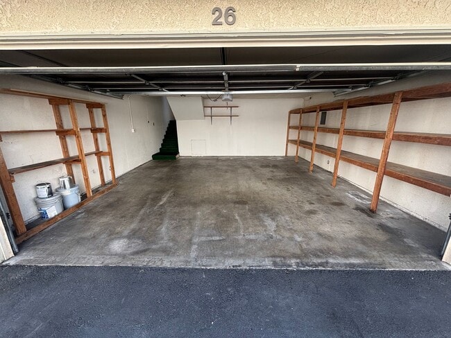 Building Photo - Beautiful 3-Bedroom Townhome in Chatsworth!