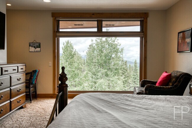 Building Photo - Breck 3-bedroom home with views! 4-6