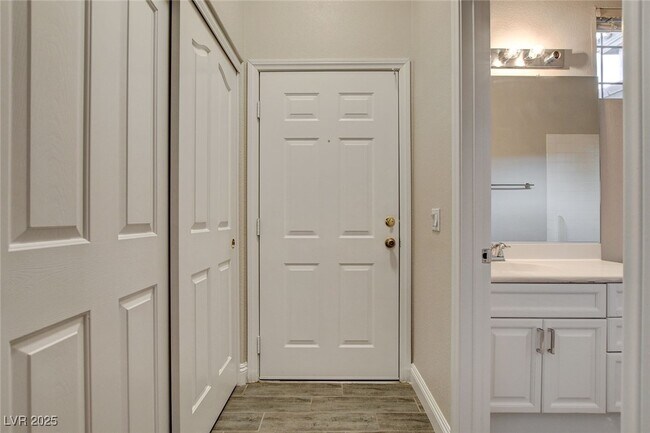 Building Photo - 2794 Glen Port St