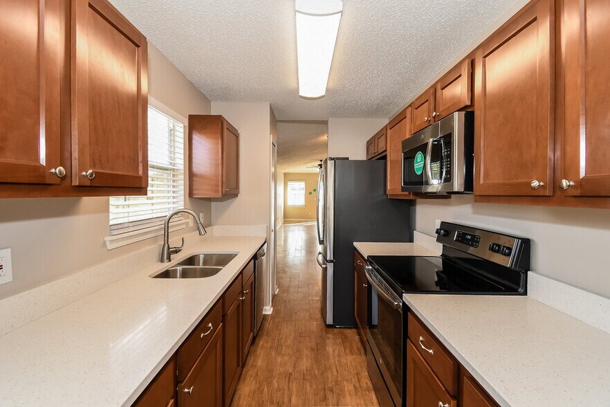 Building Photo - 8736 Townsquare Dr