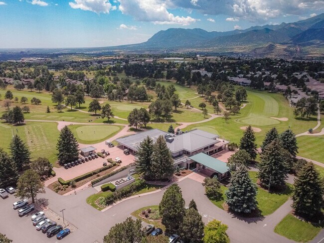Building Photo - Luxury Living at Camels RIdge