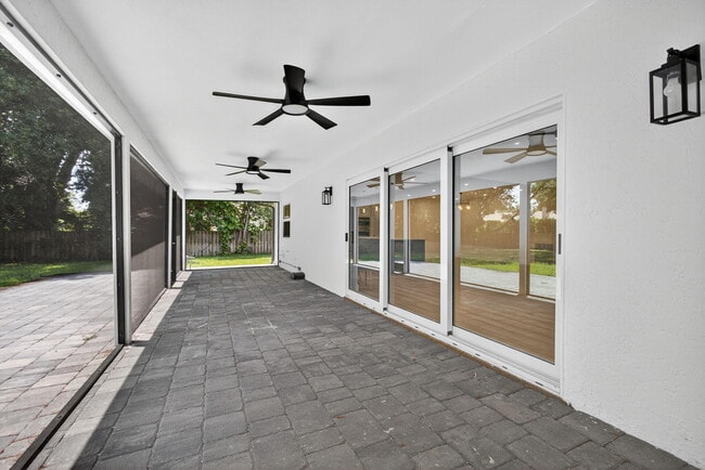 Building Photo - 280 Sulky Way