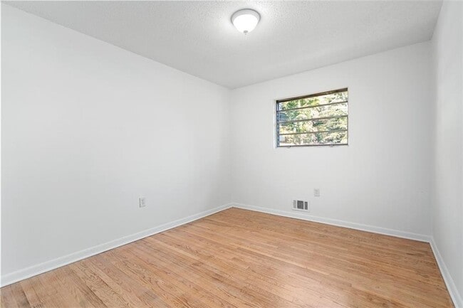 Building Photo - 5726 Southwick Ct SW