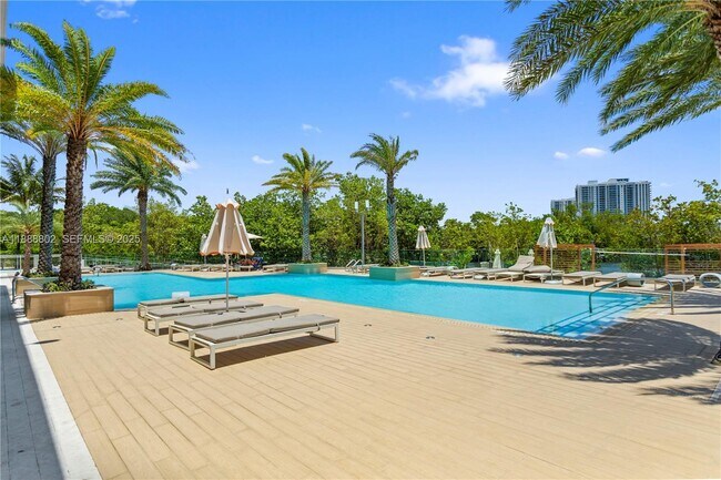 Building Photo - 16385 Biscayne Blvd