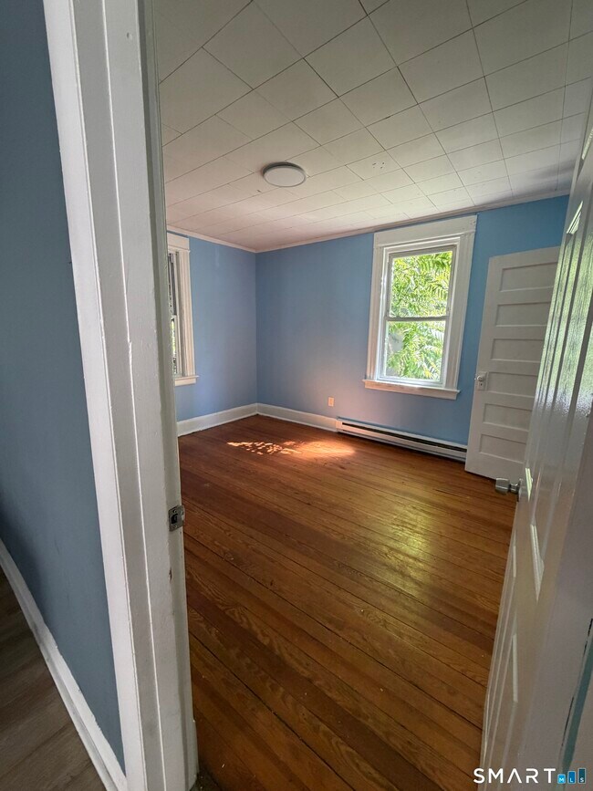 Building Photo - 61 Lounsbury St