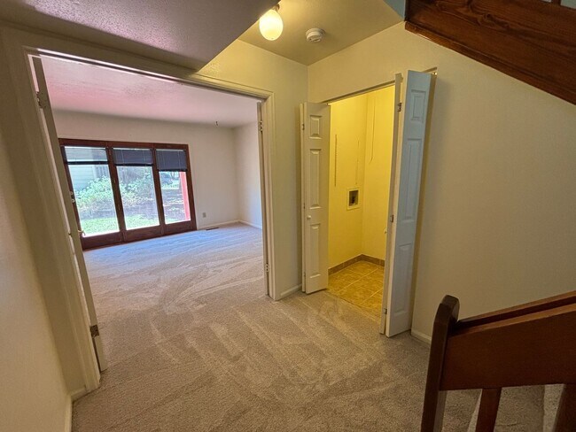 Building Photo - Comfortable Townhome Living in Southwest Fort Collins