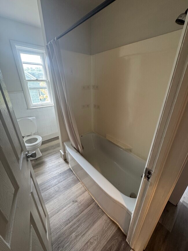 Building Photo - 812-814 Central Ave