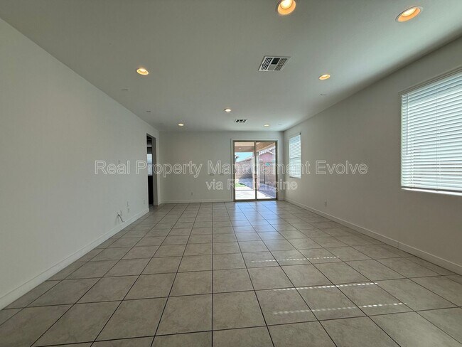 Building Photo - 6324 W Warner St