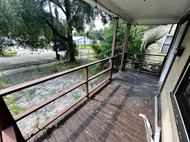 Building Photo - 2057 Brackland St