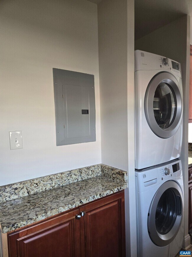 Primary Photo - 1750 Rosser Ave