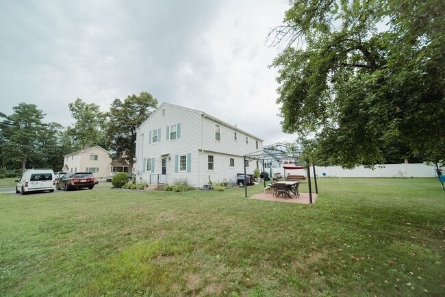 Building Photo - 121 Otis St