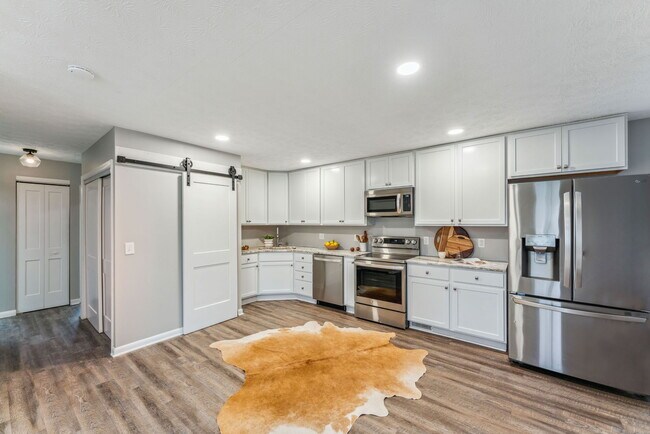 Building Photo - 4554 Moraine Ave