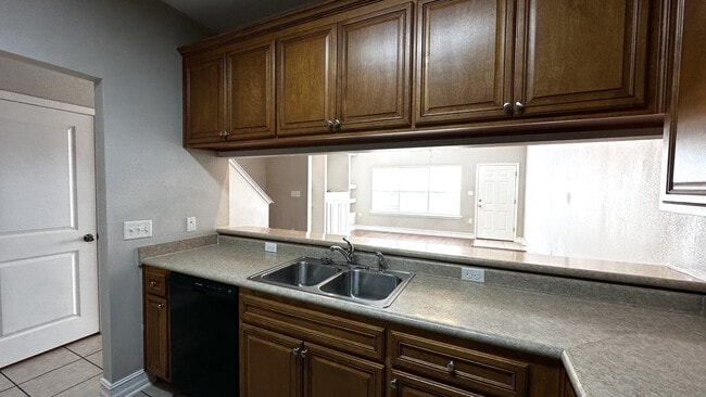 Building Photo - 1585 Crescent Hills Dr