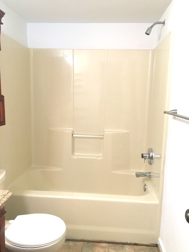 Building Photo - **Beautiful Ranch Home in Etheridge Manor**