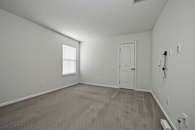 Building Photo - 1822 Barrie Wy