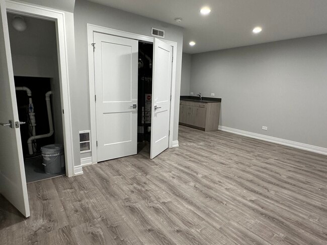 Building Photo - 6834 W 65th St