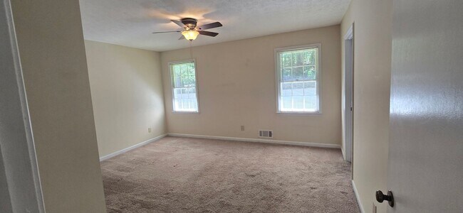 Building Photo - 132 Johnson Dr