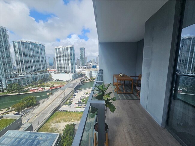 Building Photo - 68 SE 6th St