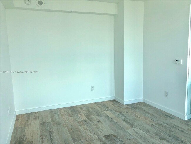 Building Photo - 650 NE 32nd St