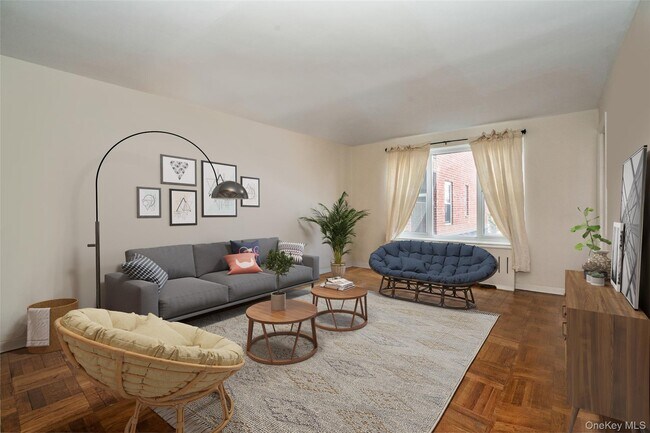 Building Photo - 565 Broadway St