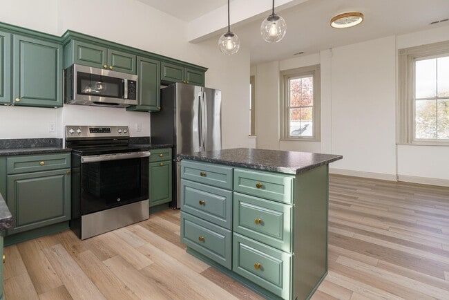 Building Photo - 828 City Park Ave