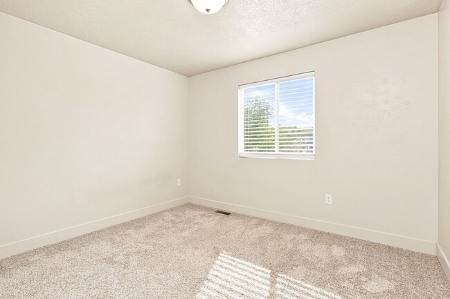 Building Photo - 6511 S Liberty Way