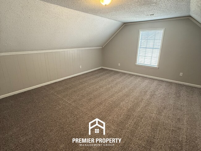 Building Photo - 4627 Chelwood Dr