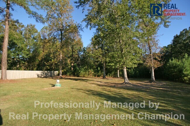 Building Photo - Spacious 3 BD/2.5 BA Home with Office Featuring Open Floorplan