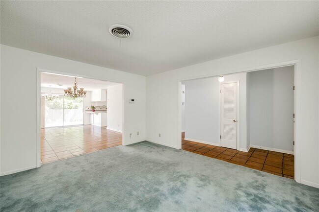 Building Photo - 405 Westbrook Dr