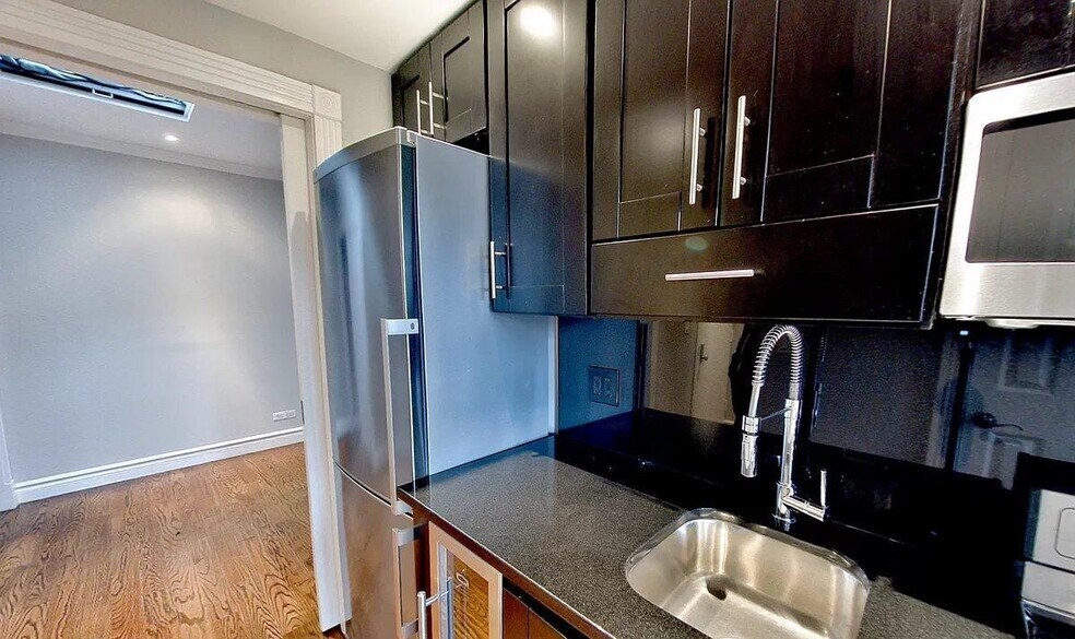 Primary Photo - 521 E 5th St