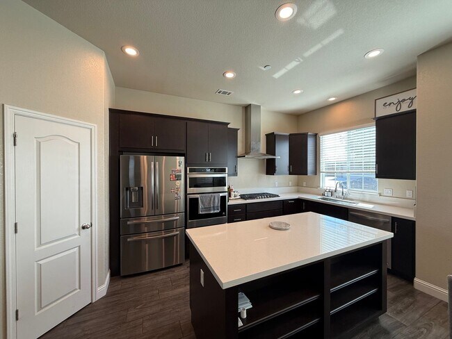 Building Photo - Upgraded single story home in Manteca!