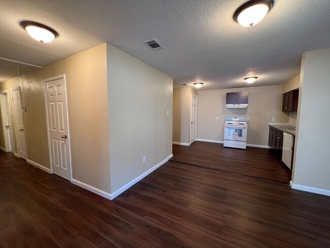 Building Photo - Newly remodeled 3bed/2bath in Eagle Lake, TX