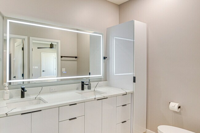 Building Photo - 118 Via Madrid Dr