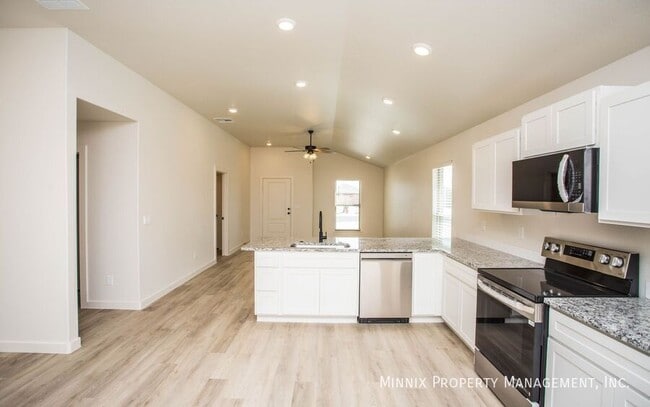 Building Photo - 2140 Langford Ave