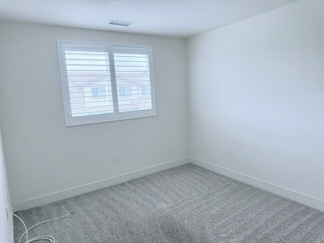 Building Photo - Reseda Ranch 5 bedroom 3 bath house!