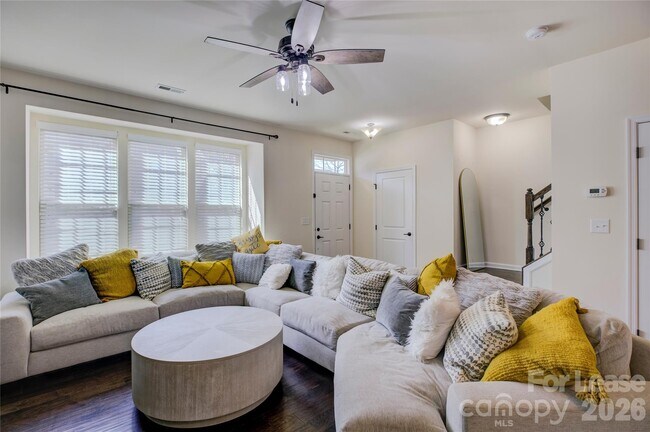 Building Photo - 1731 Evergreen Dr