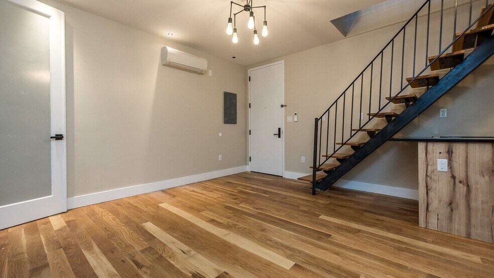 Building Photo - 595 Myrtle Ave