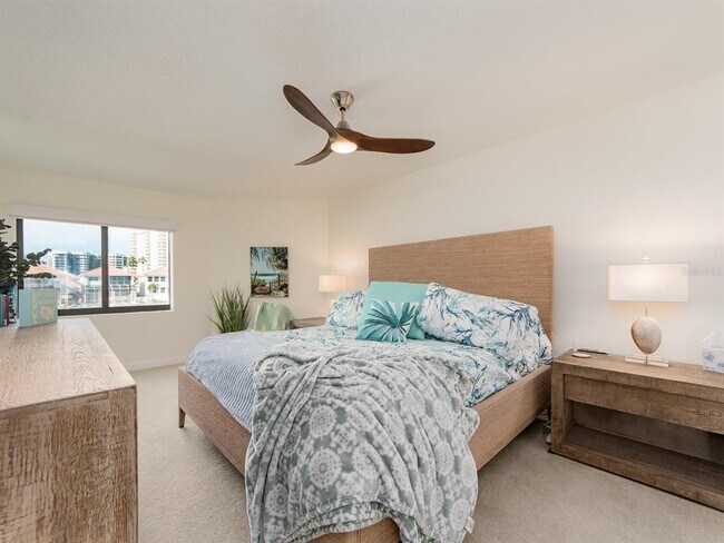 Building Photo - 240 Sand Key Estates Dr